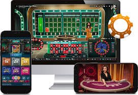 85game Slots ဂိမ်းကို မိုဘိုင်းဖုန်းနှင့် ကစားနေသောမြင်ကွင်း